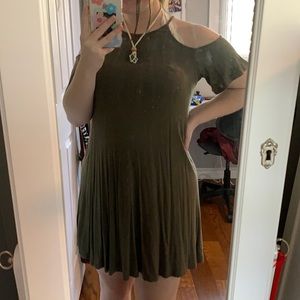 Green flowy dress !